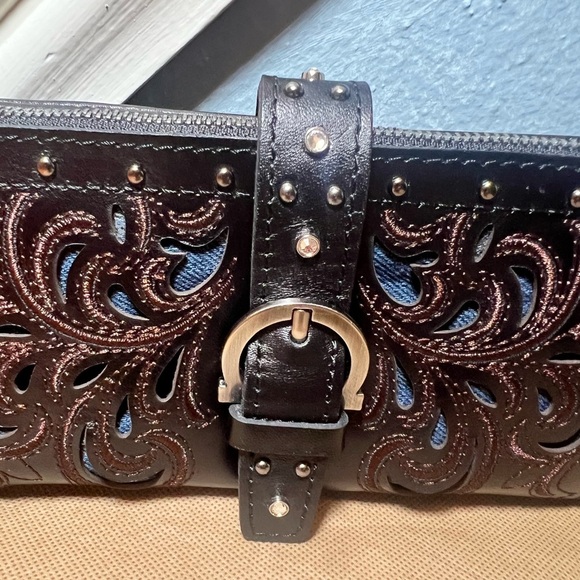 Patricia Nash Handbags - NWT Patricia Nash Annesley Luxe Ranch Leather Wallet/Wristlet